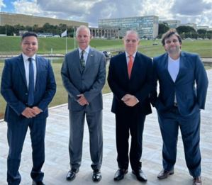 O Dr. Luiz Teixeira reúne-se com diplomatas no Itamaraty