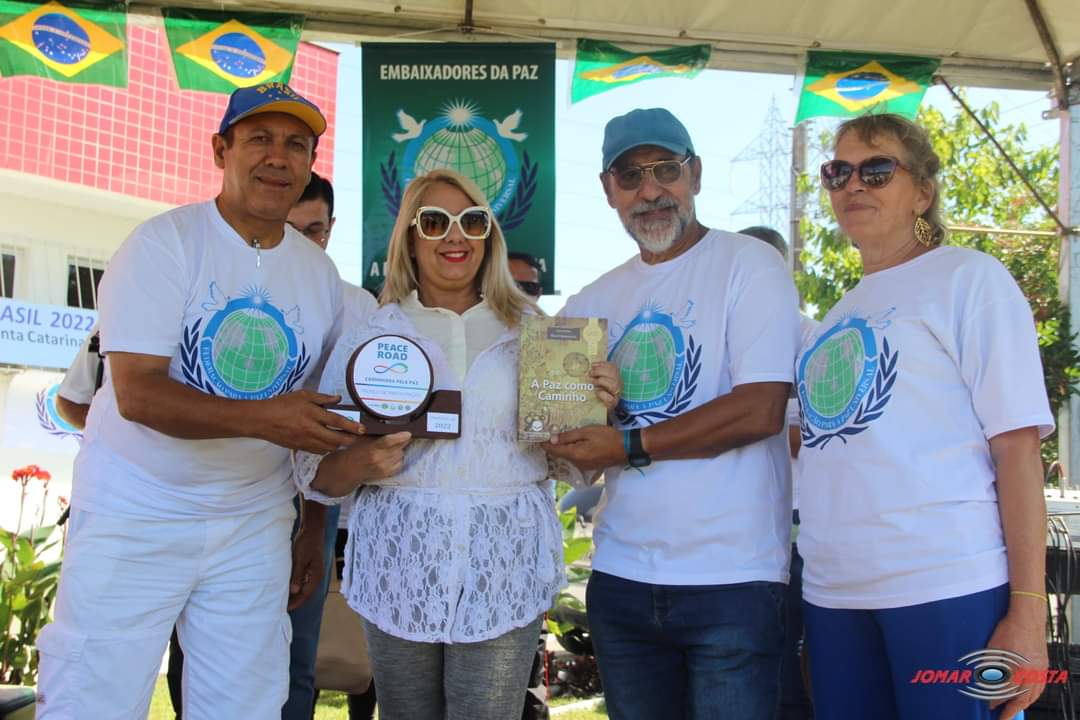 Apresentadora de TV Sandra Pereira recebe Troféu