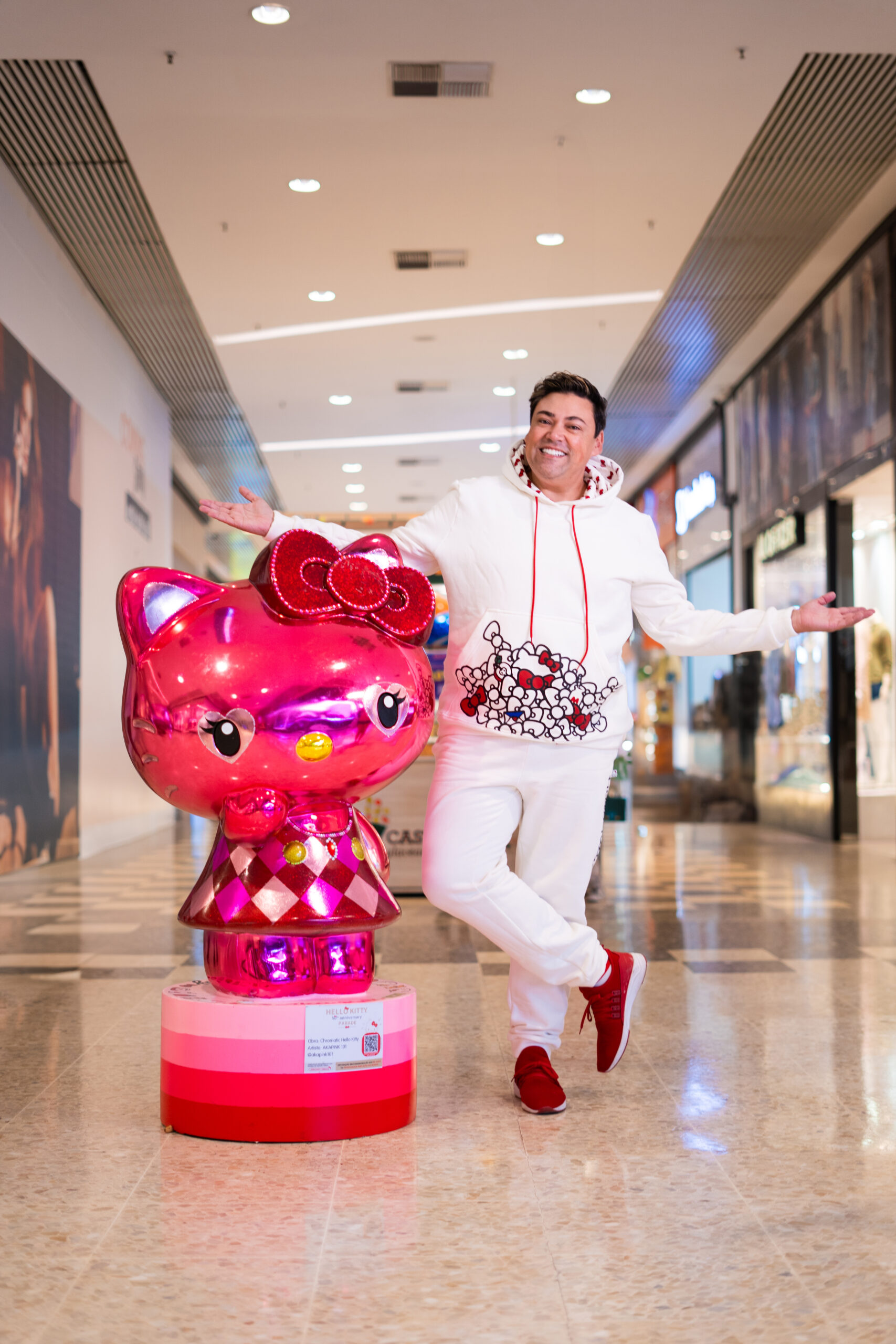 Bernardo Guedes celebra com TJama os 50 anos da Hello Kitty