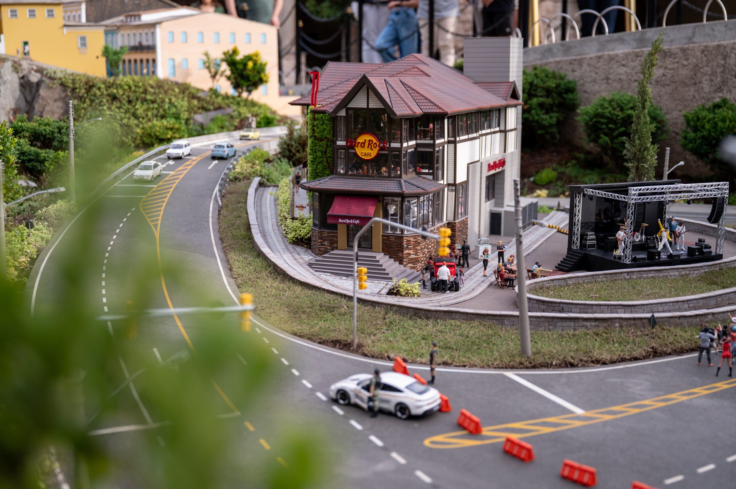 Hard Rock Cafe Gramado chega ao Mini Mundo