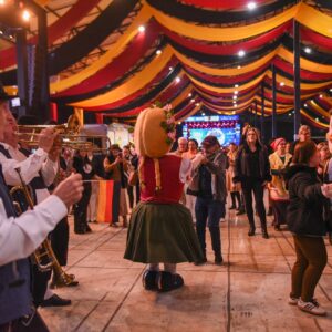 Oktoberfest Gramado abre ingressos solidários em troca de alimentos para os shows nacionais