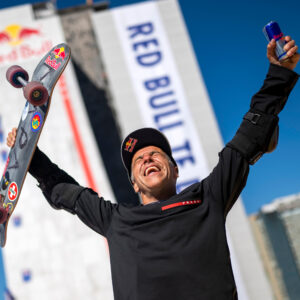 É amanhã! Documentário “Sandro Dias e a Maior Rampa de Skate do Mundo” mostra os bastidores do Red Bull Building Drop