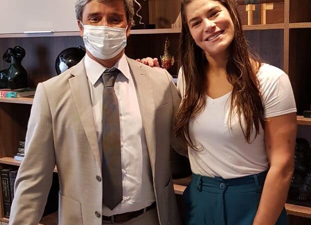 Priscila Fantin se arrepende de tatuagens e faz laser com Dr. Fernando Macedo para apagá-las