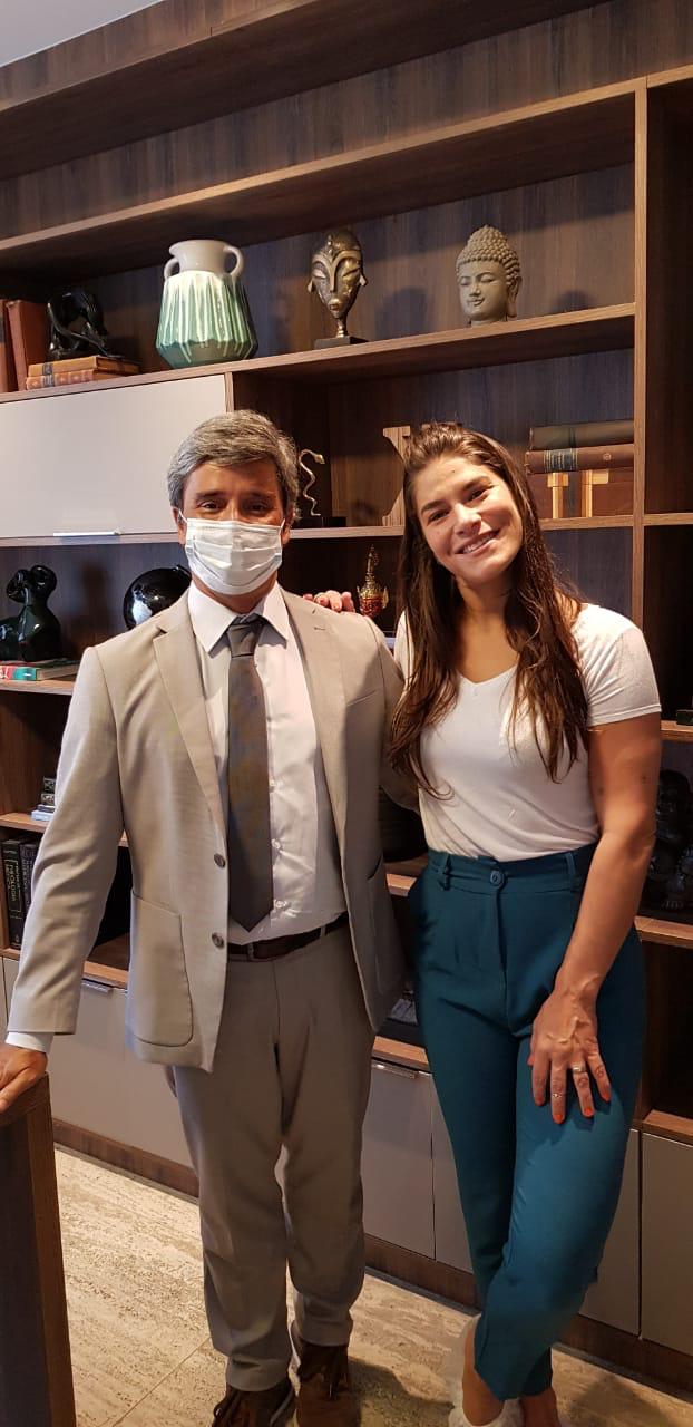 Priscila Fantin se arrepende de tatuagens e faz laser com Dr. Fernando Macedo para apagá-las