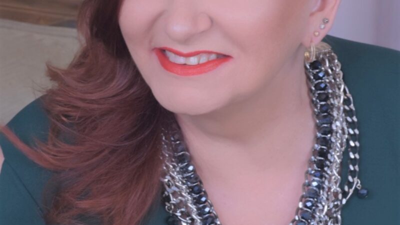 A artista plástica Teresa Kodama expõe os seus trabalhos na Niğde Art Gallery na Capadócia