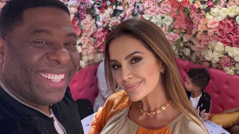 Claudia Métne com Netinho de Paula prestigiam inauguração de doceria temática