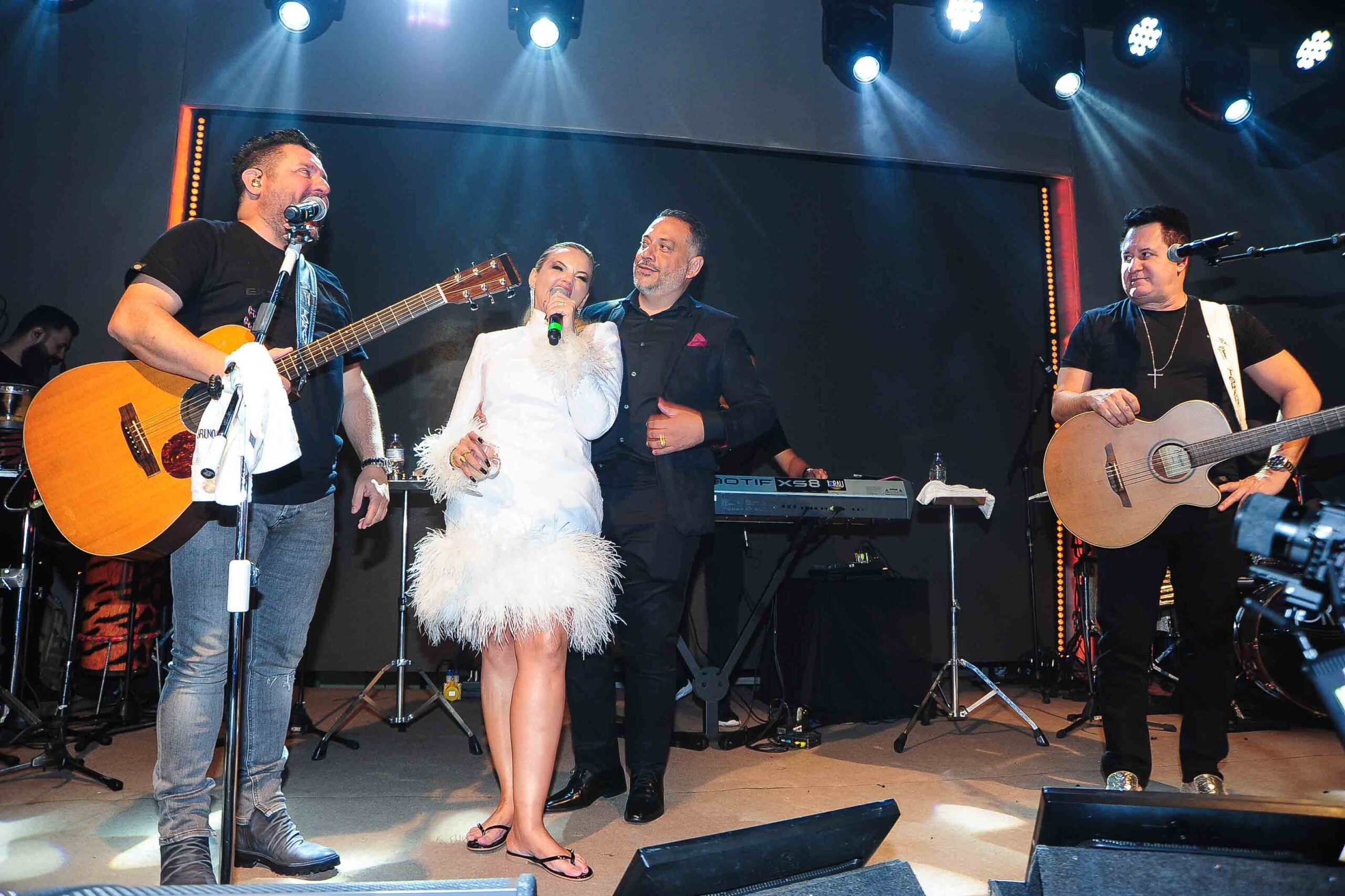 Fernanda Sarelli comemora anivesário com o show de Bruno e Marrone