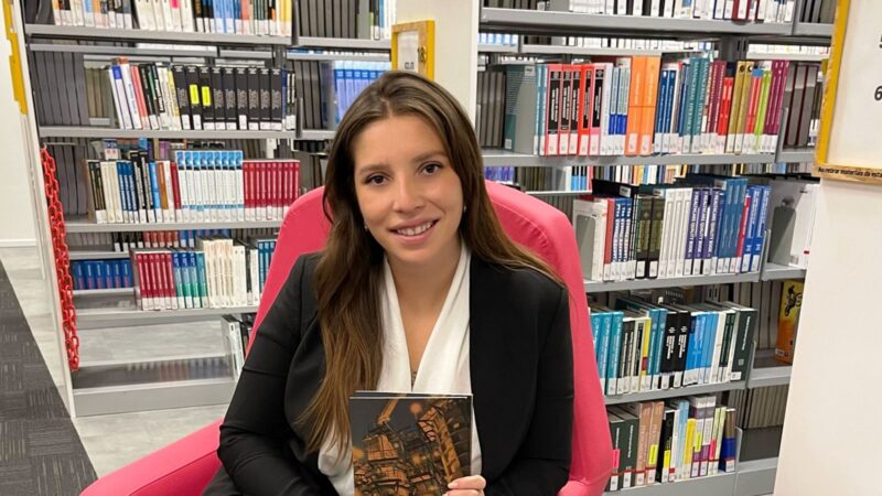 Gaúcha Carolina Lopes lança livro A Indústria Petroquímica Brasileira