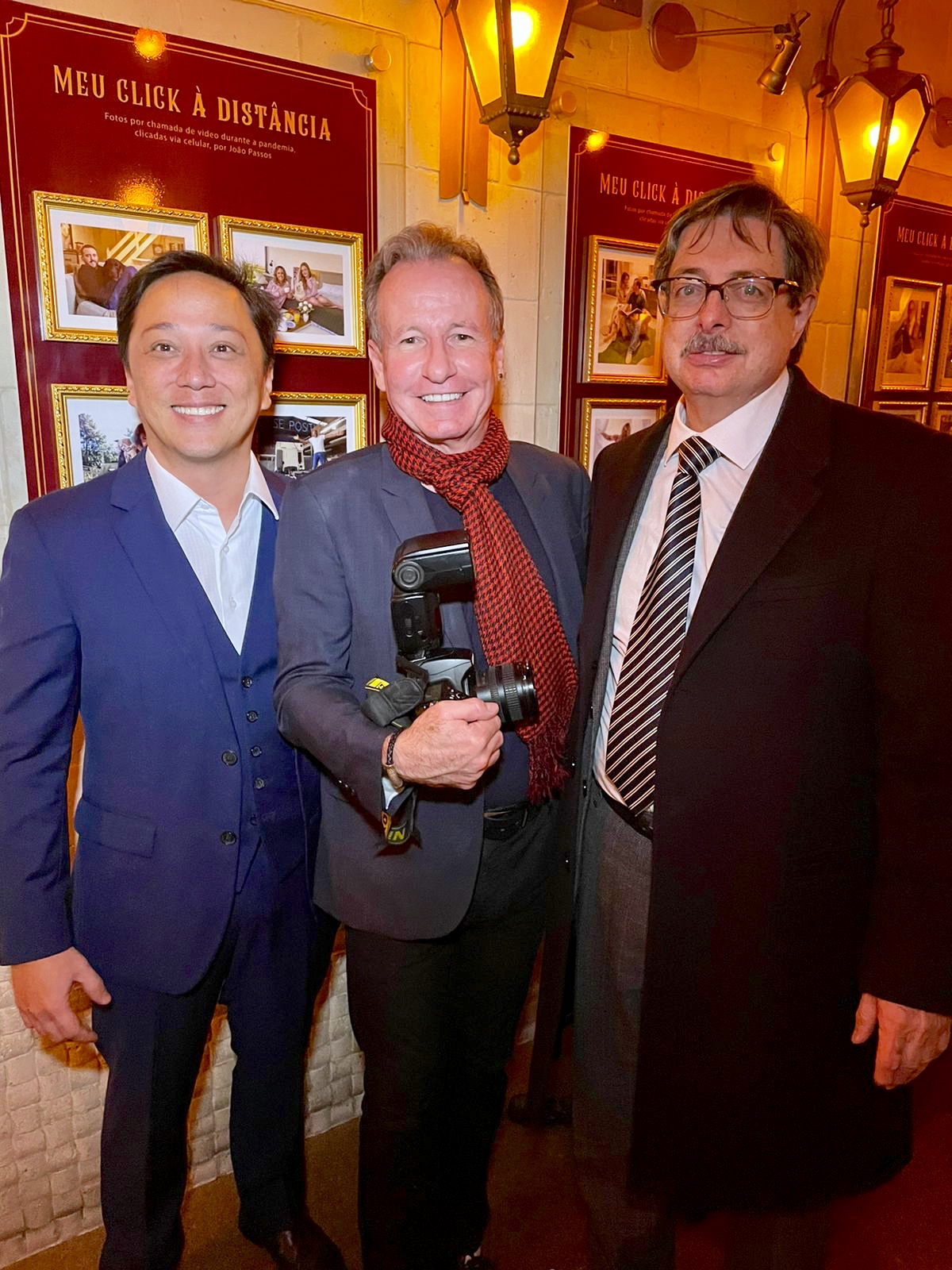 Personalidades prestigiam o Vernissage do Fotógrafo João Passos, Meu Click a Distância no Paris 6 Vaudeville em SP