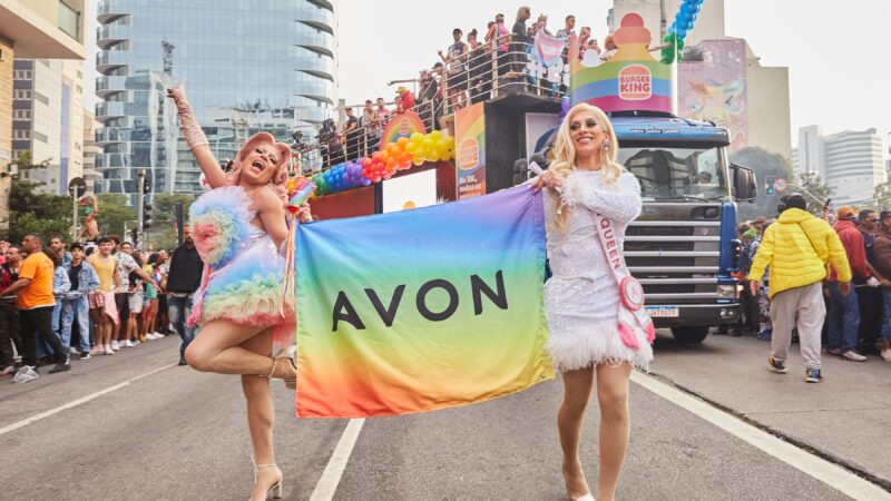 Avon marca presença na 26ª Parada do Orgulho LGBT+ em São Paulo e reforça apoio à diversidade