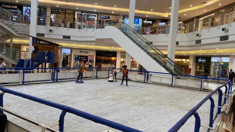 Shopping Multicenter Itaipu, em Niterói, inaugura pista de patinação no gelo