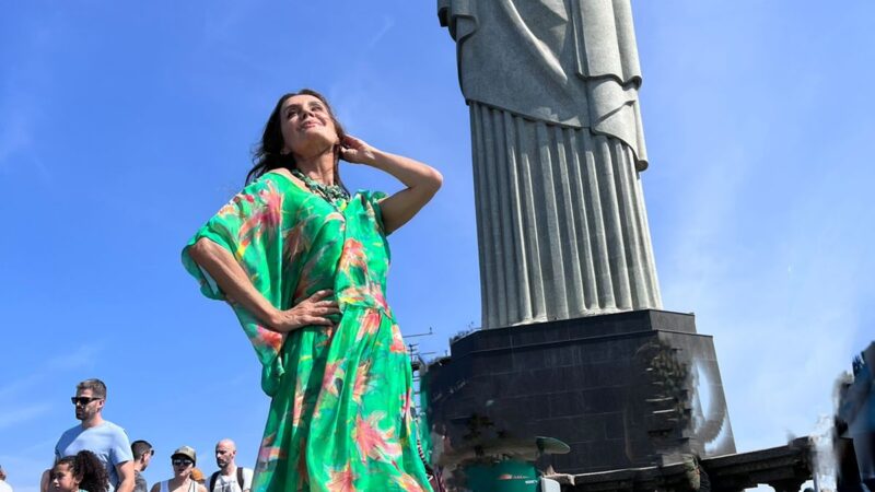 Claudia Métne realiza Fashion Trip no Rio de Janeiro em paisagens turísticas da cidade maravilhosa