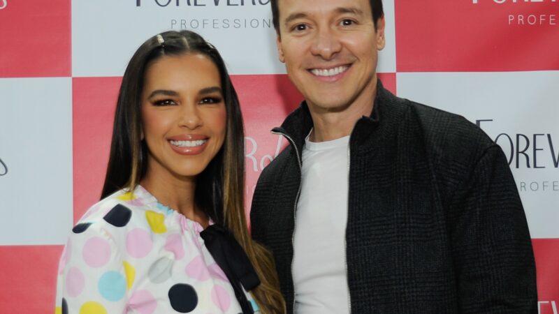 Rodrigo Faro, Mariana Rios e youtuber Fefe atraem multidão no estande da Forever Liss na Beauty Fair