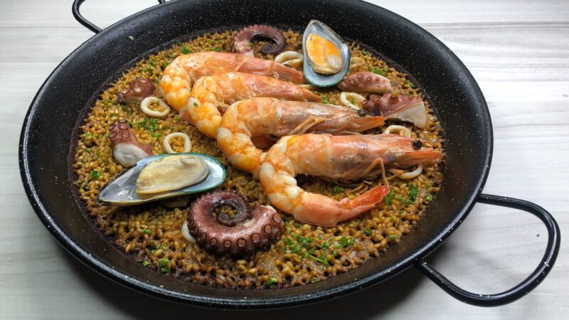 Boa pedida para esse verão com a Paella Espanhola na Bottega Del Mare