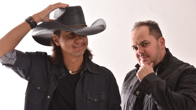 Emílio e Eduardo assinam com a Mega Produções Artísticas