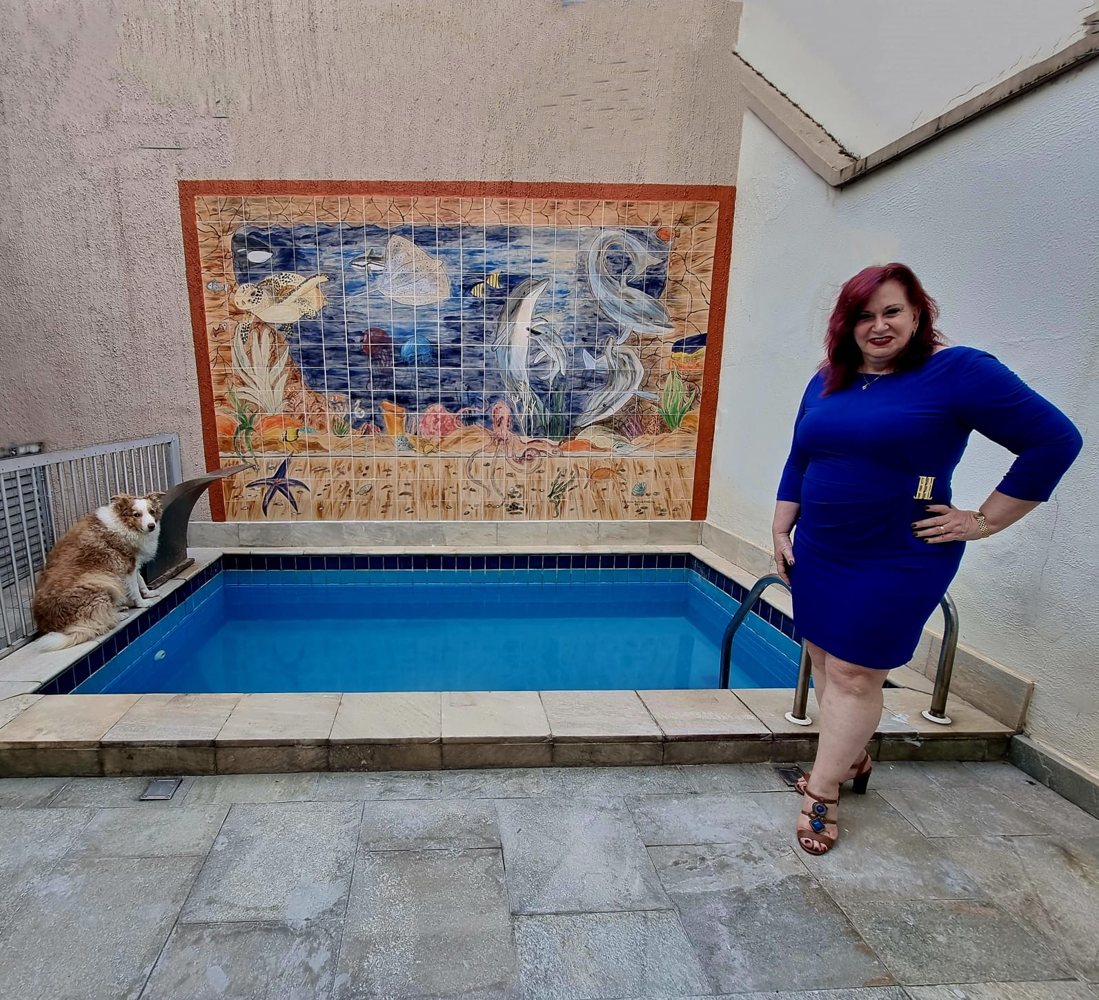 Teresa Kodama idealiza um painel de azulejos para a piscina com motivos marinhos