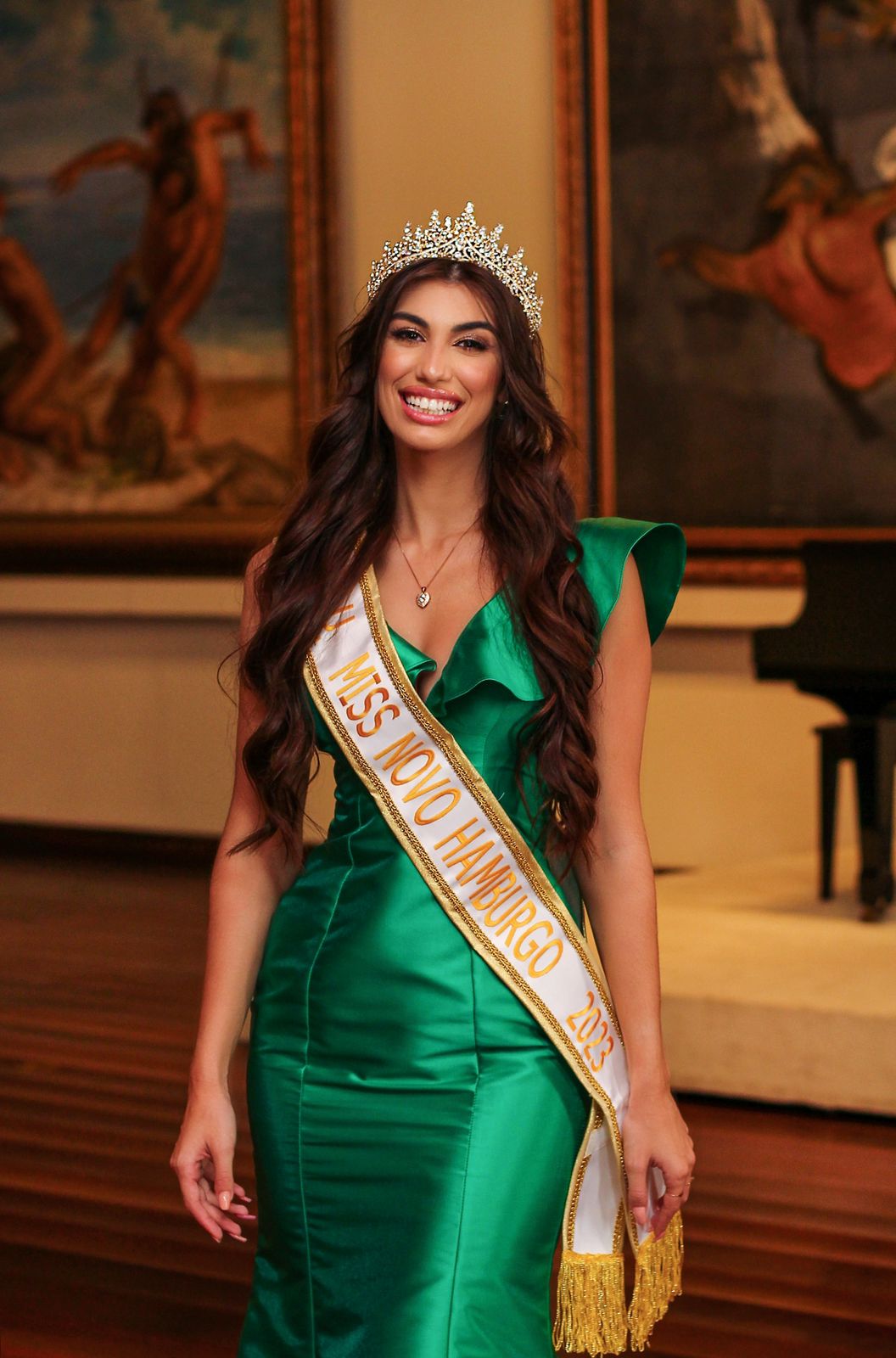 Miss Ariane Ceconi de Novo Hamburgo concorre ao Miss Universo RS amanhã