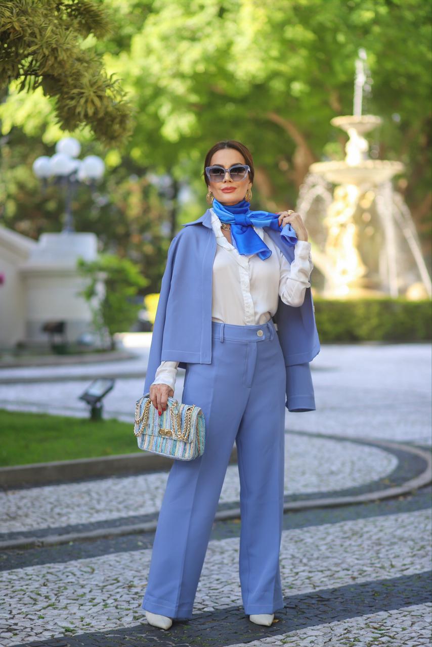 Claudia Métne clica look versátil e elegante