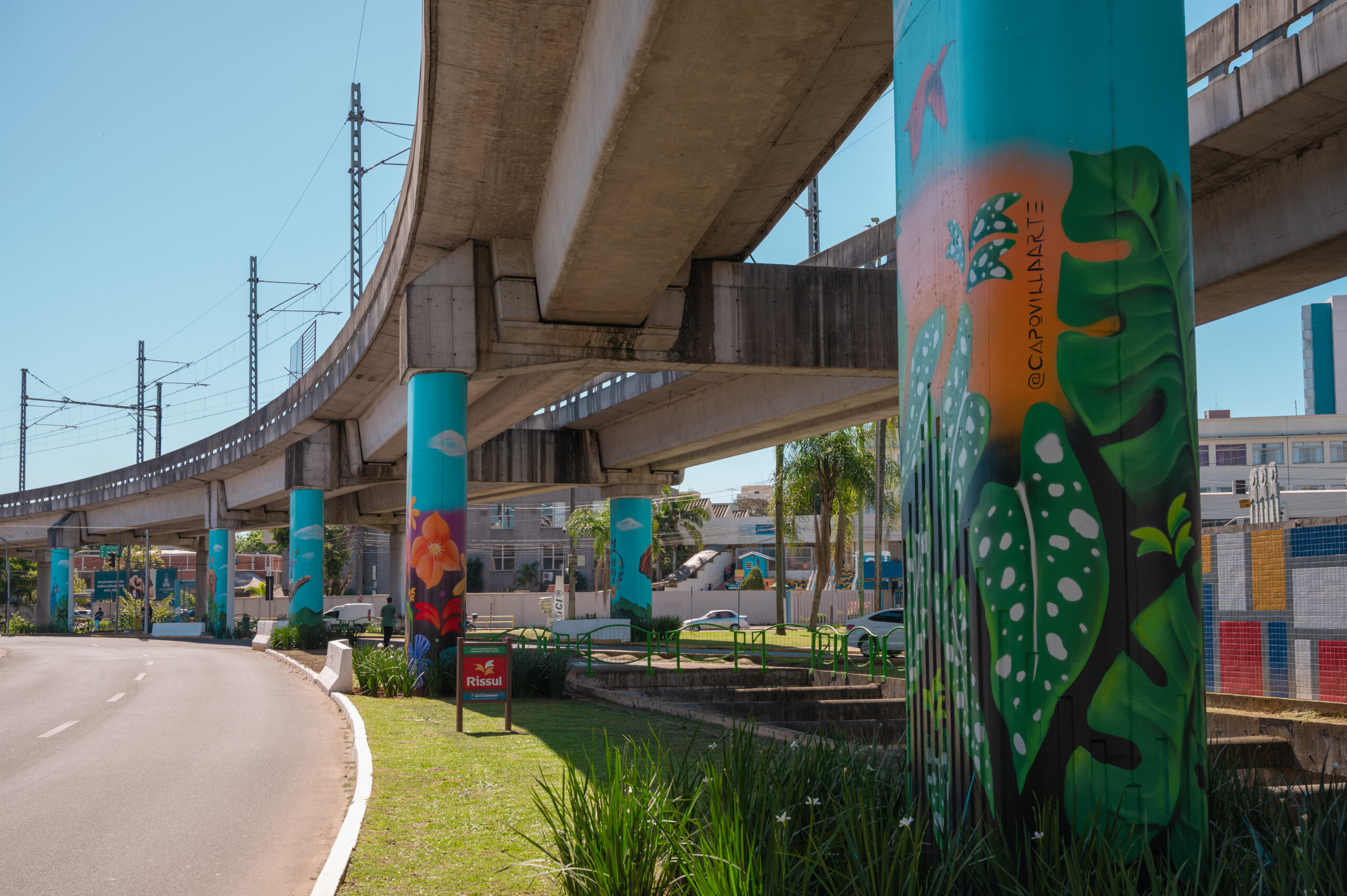 Rissul adota pilares do trem em Novo Hamburgo e revitaliza estruturas