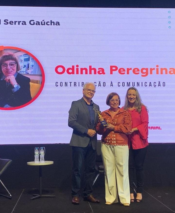 Odinha Peregrina é agraciada com o Troféu Ari Serra