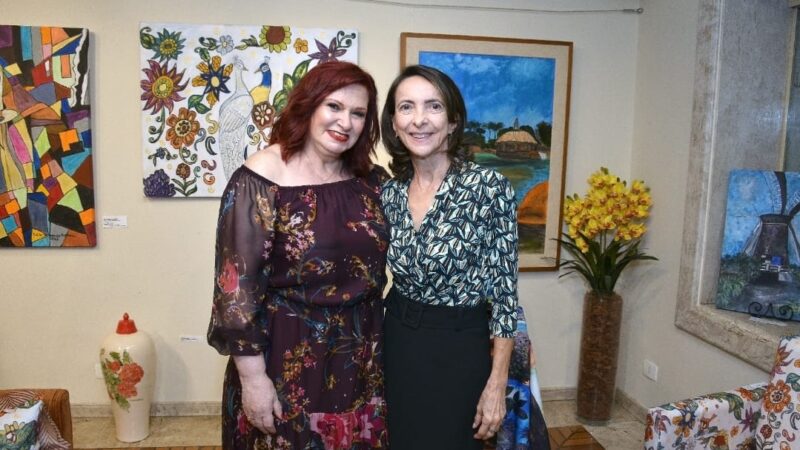 Teresa Kodama realiza Vernissage da Exposição “Mundo de Sonhos de Encantos e de Cores” 