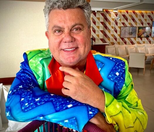 O carnavalesco Milton Cunha participa da hilária comédia, que conta a trajetória meteórica do apresentador Dudu Glamour