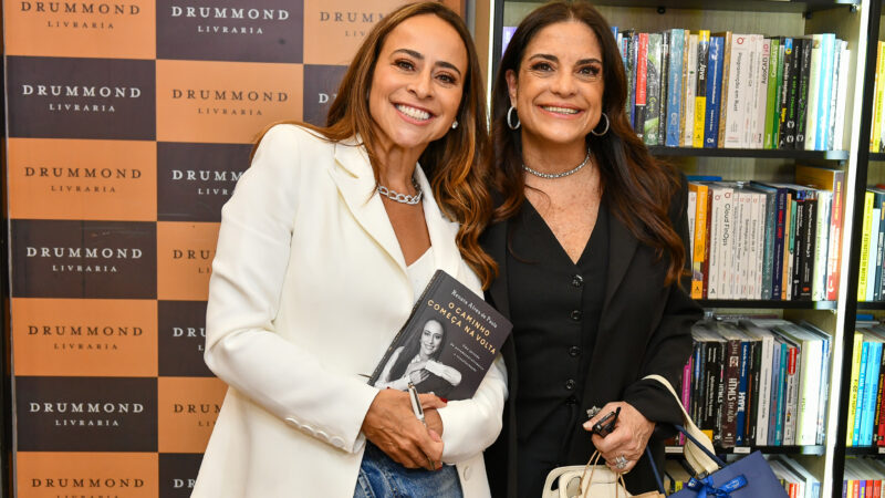 Lydia Sayeg comparece ao lançamento do livro “O Caminho começa na Volta” da empresária Renata de Paula