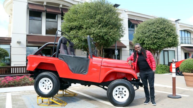 Jeep autografado por ídolos colorados marca presença na 47ª edição da Expointer