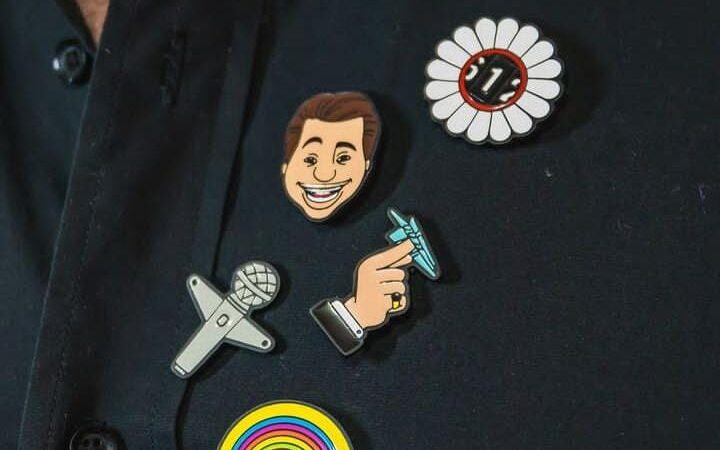 SBT em parceria com a 1-2-3-PIN criou coleção de pins em homenagem ao Sílvio Santos