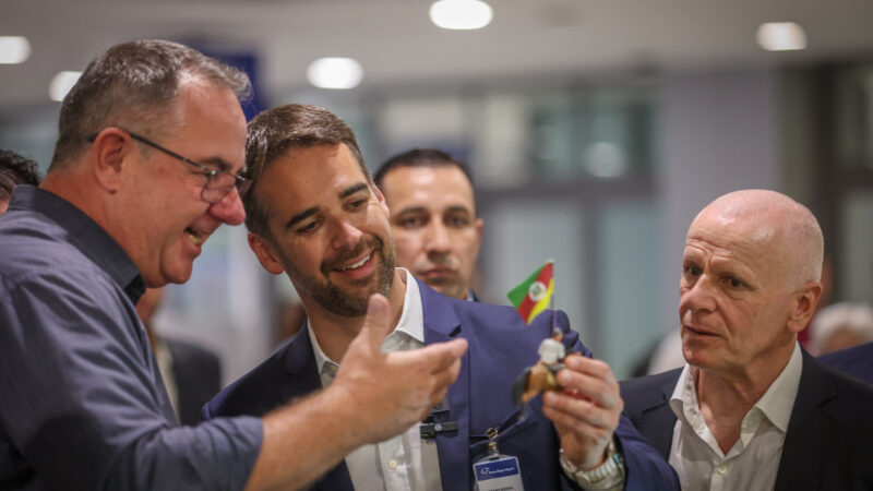 Mini Mundo recebe primeiros passageiros do Aeroporto Salgado Filho com homenagem aos estados brasileiros