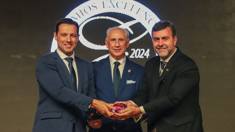 Embratur recebe troféu Silvia Zorzanello