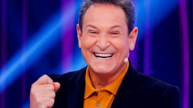 Apresentador Luis Ricardo, ícone do SBT, lança biografia em SP