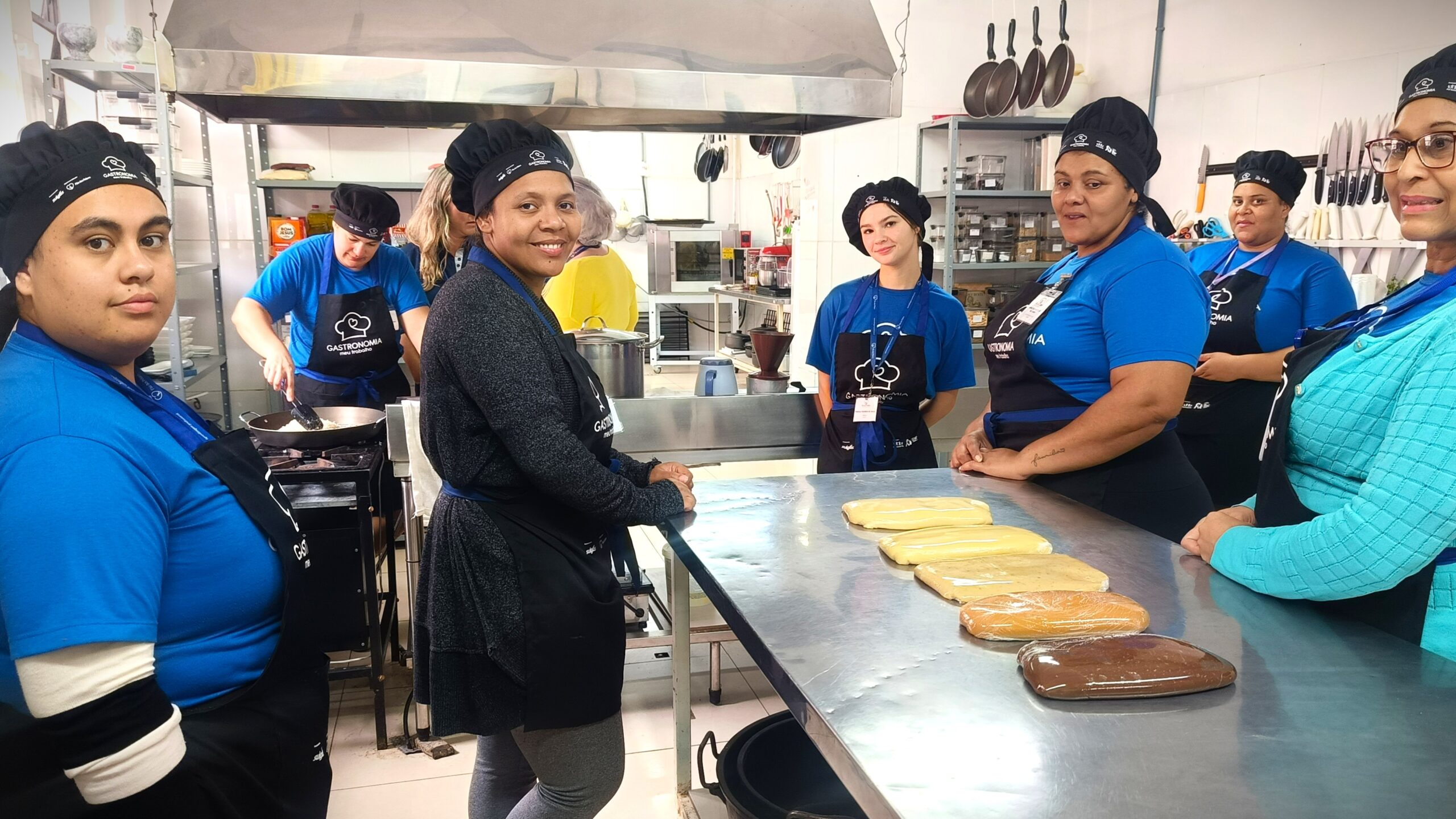 Gastronomia Meu Trabalho capacita e transforma a vida de mães solo em Porto Alegre