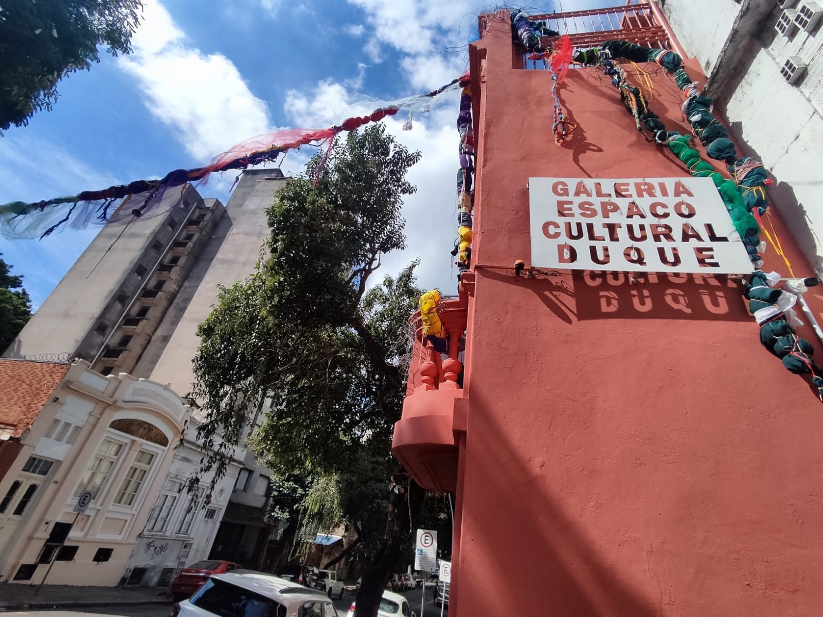 Bienal do Mercosul: fios que conectam a arte à cidade 