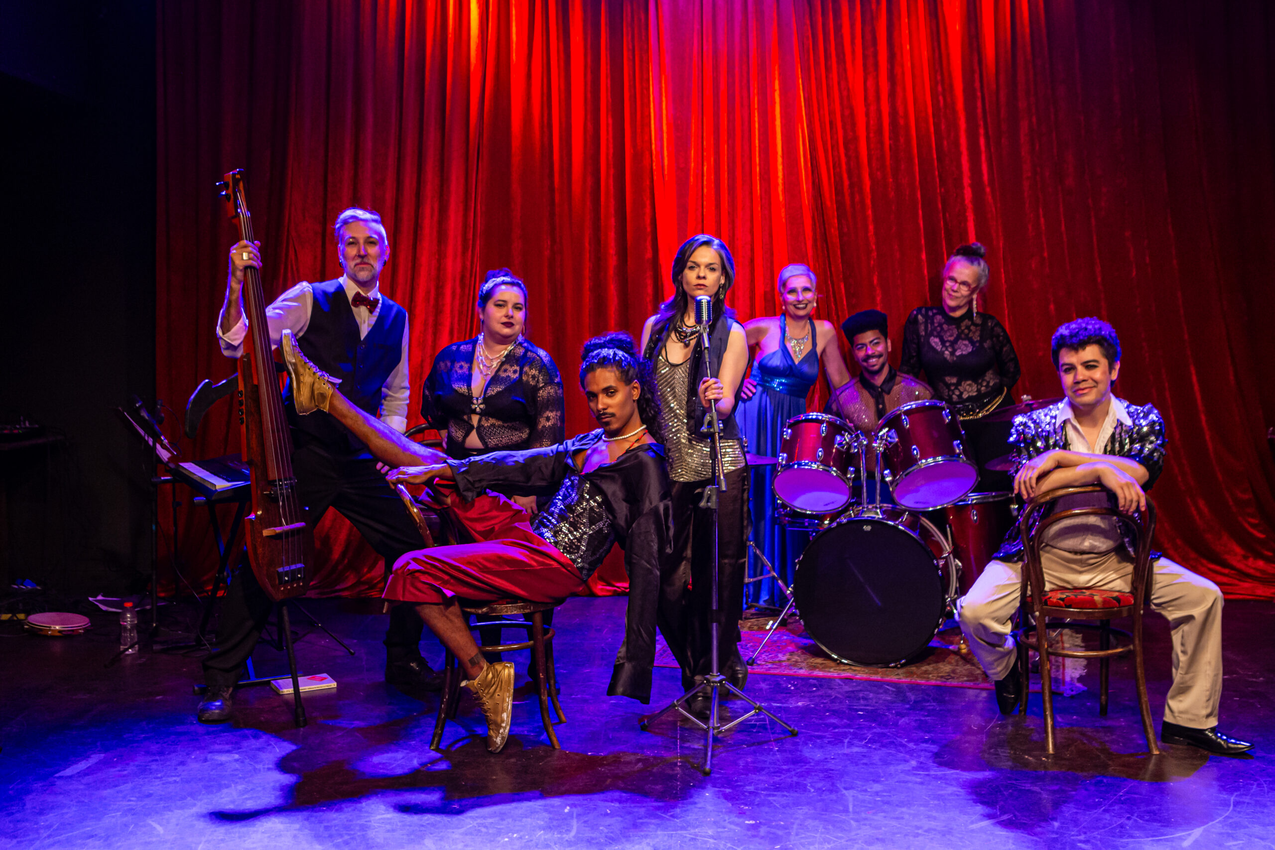 Espetáculo inédito da Cia Rústica, Cabaré do Tempo terá apresentação gratuita no Teatro Simões Lopes Neto neste domingo