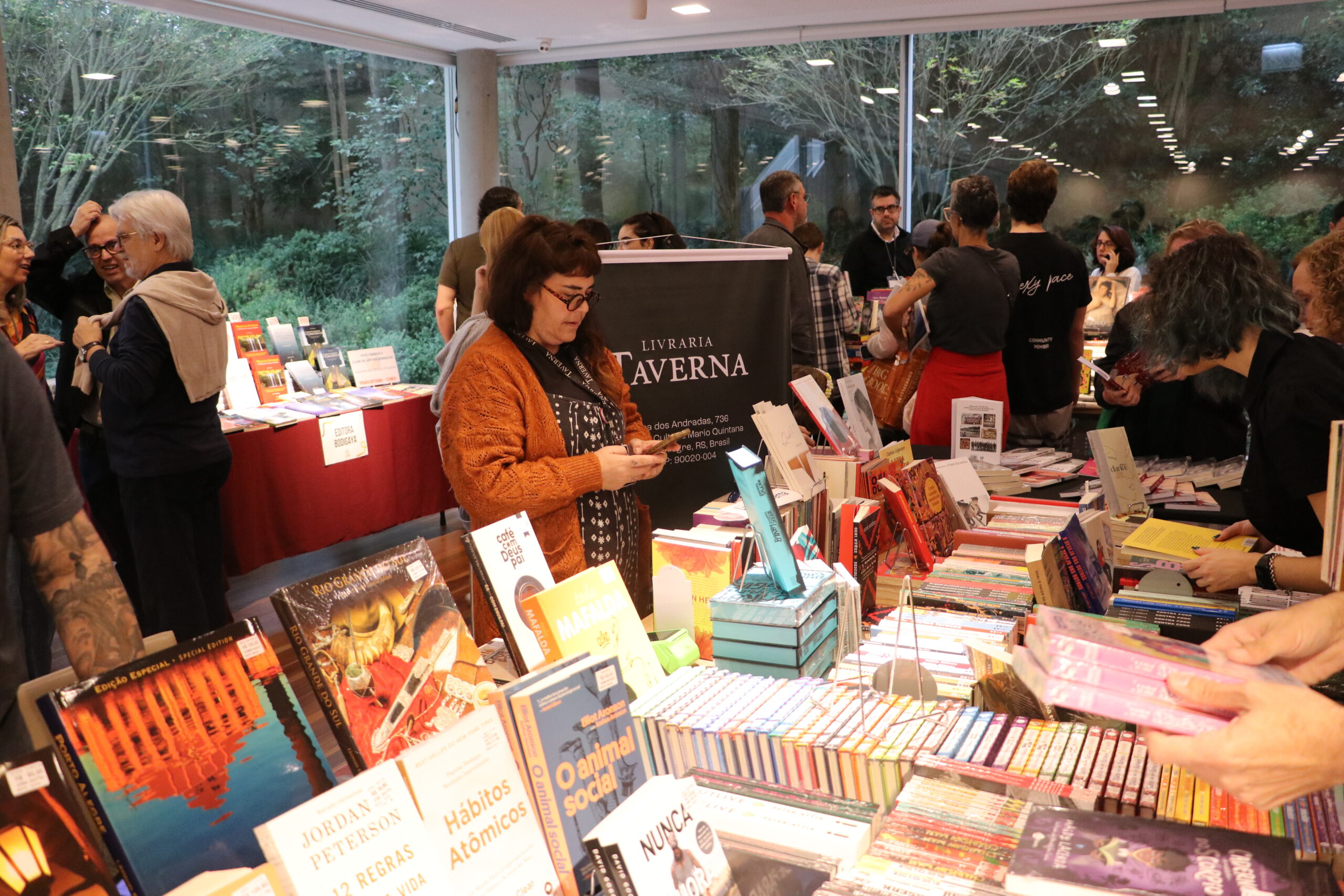 Feira do Livro Reconstrói RS volta a acontecer nesta sexta, sábado e domingo para apoiar o mercado editorial gaúcho atingido pelas enchentes