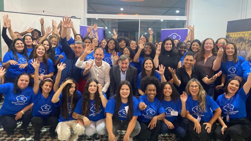 Formatura celebra a força de mães solo da Gastronomia Meu Trabalho