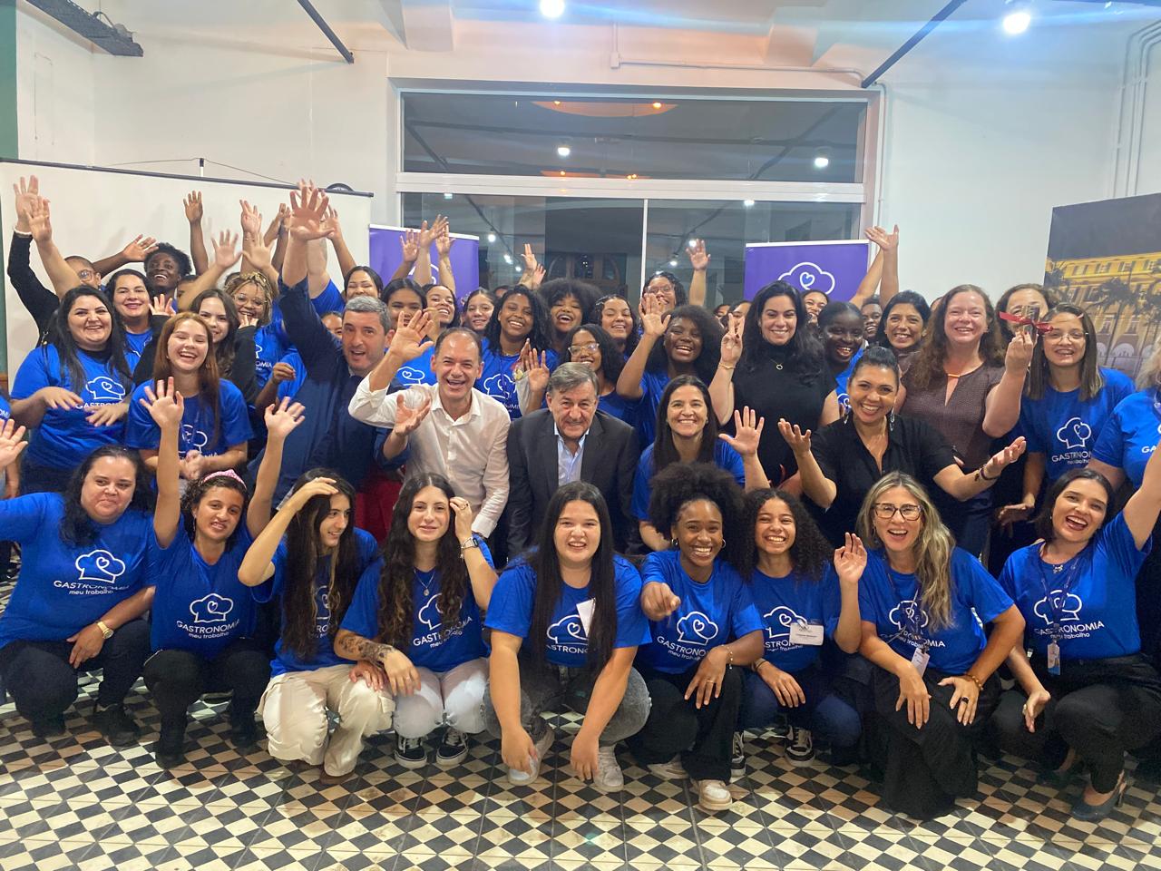 Formatura celebra a força de mães solo da Gastronomia Meu Trabalho