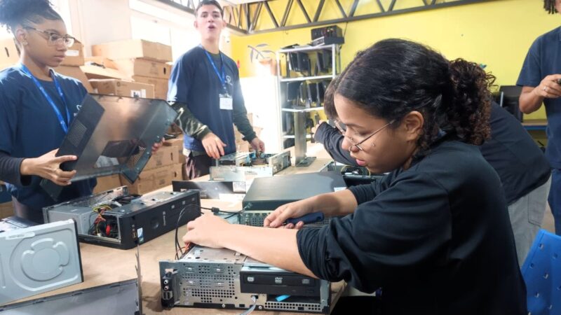 Fundação O Pão dos Pobres entrega primeira parte da nova infraestrutura de TI e laboratórios de informática como ferramenta de transformação social um ano após as enchentes