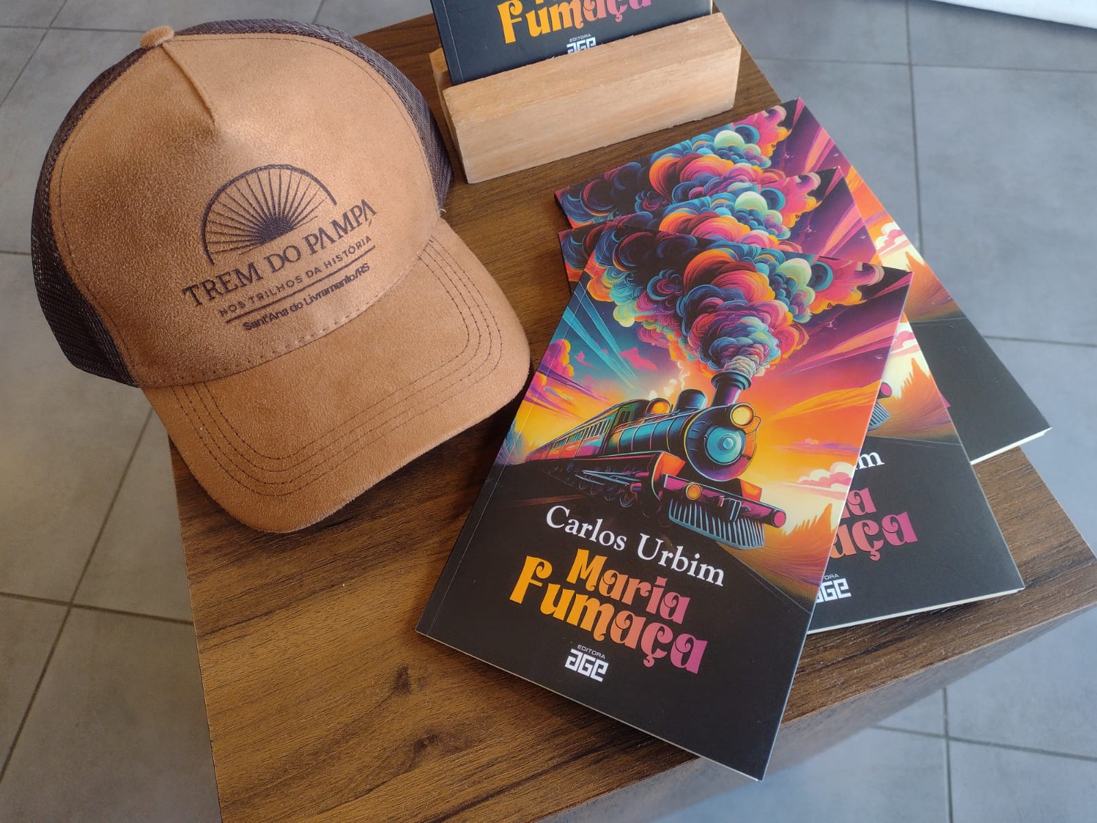 Trem do Pampa passa a ser ponto de venda do livro “Maria Fumaça”, de Carlos Urbim