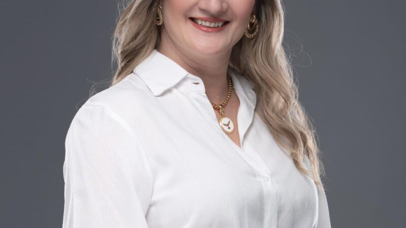 Dra. Luciane Sippert, Palestrante e Mentora de Mulheres é uma das coautoras da obra literária O Poder das Conexões Femininas