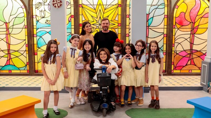 Pequena Lô estreia em novelas com participação especial em trama do SBT