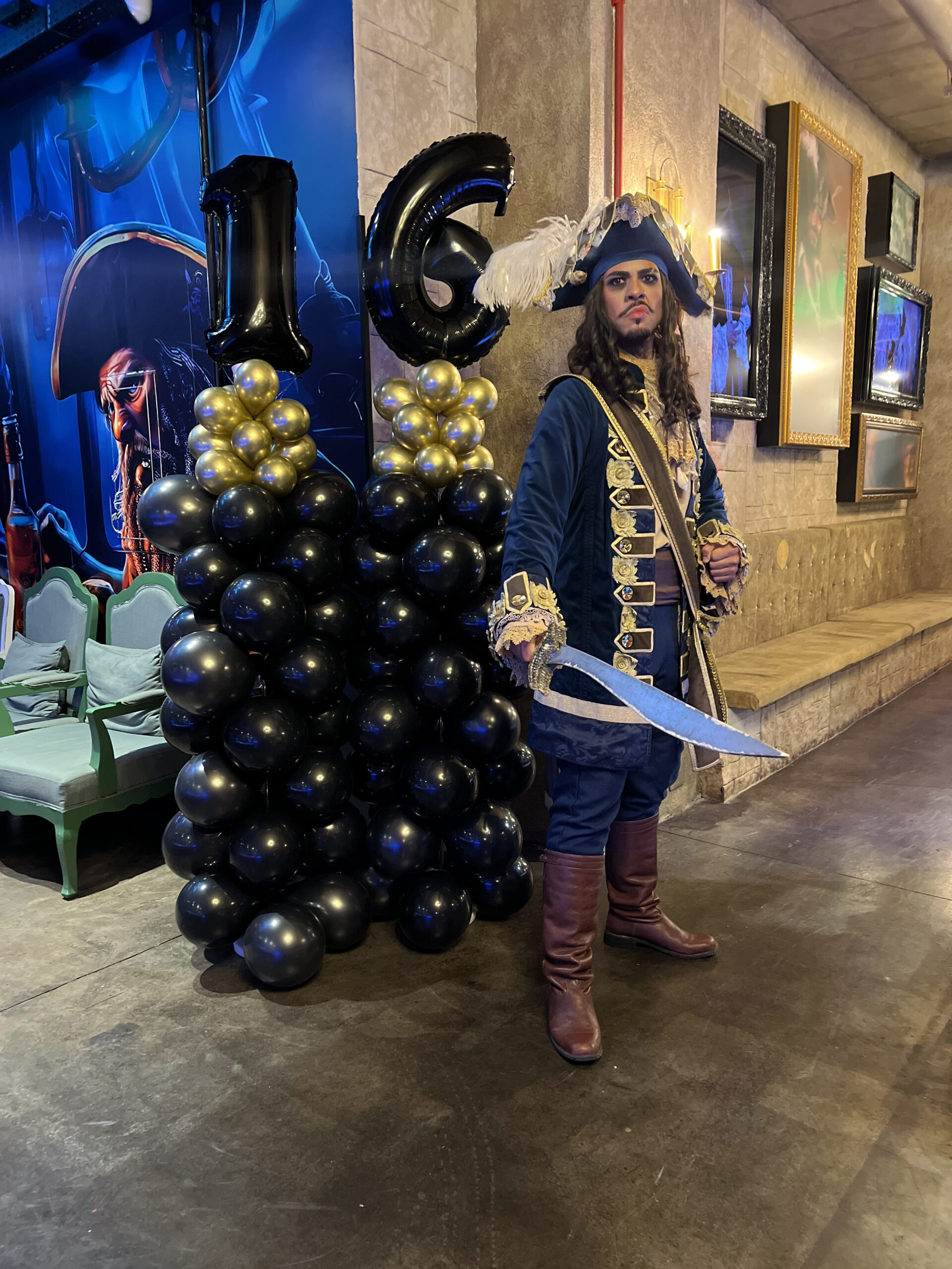 Capitão Cara de Mau comemora 16 anos de pirataria do bem