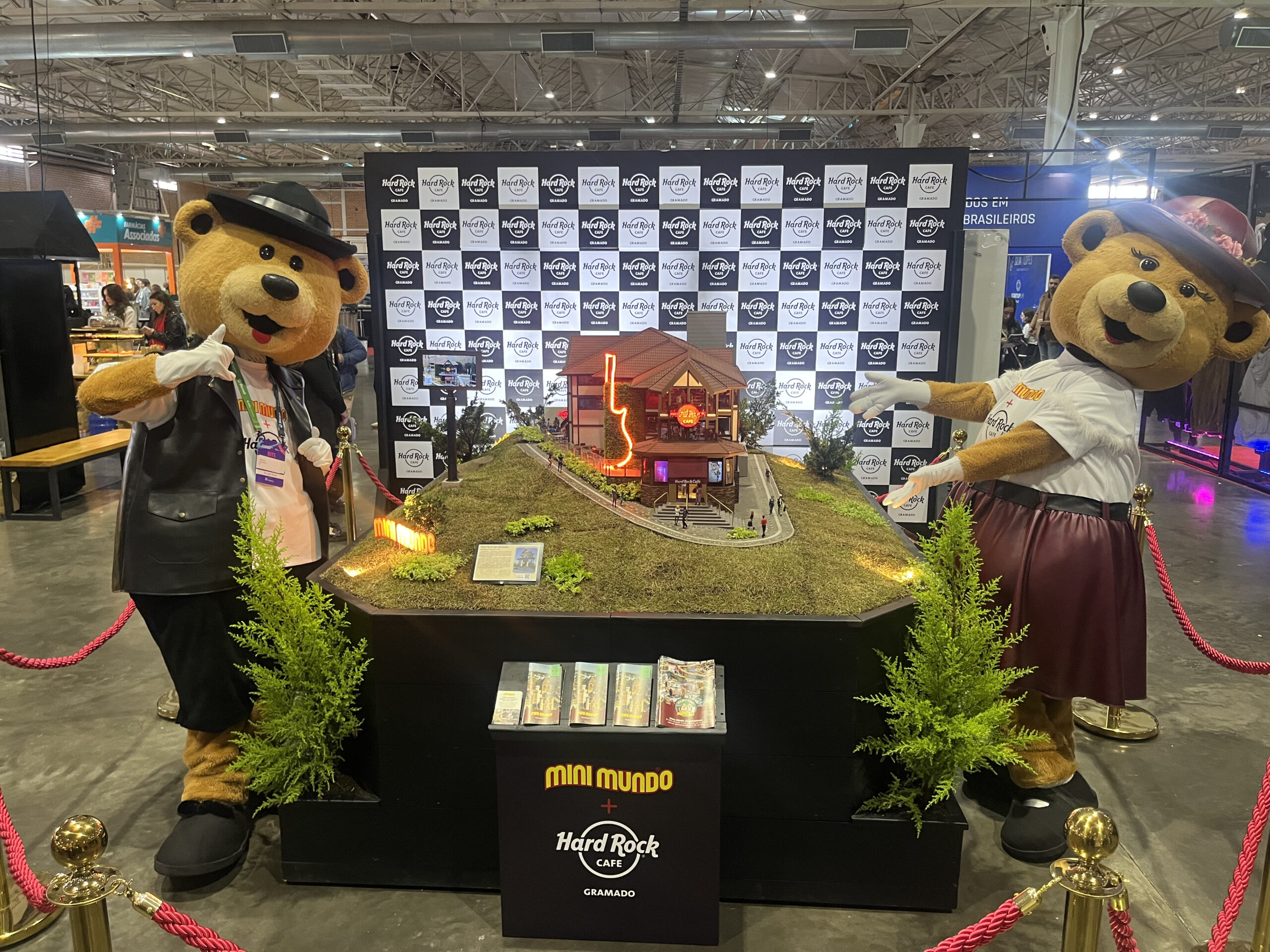 Mini Mundo e Hard Rock Cafe na Gramado Summit