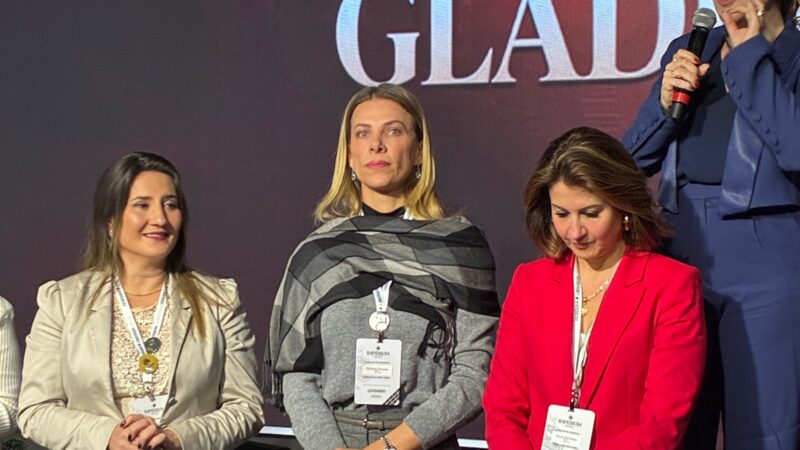 Dra. Luciane Sippert é homenageada no evento da Mentoria Império em Alphaville