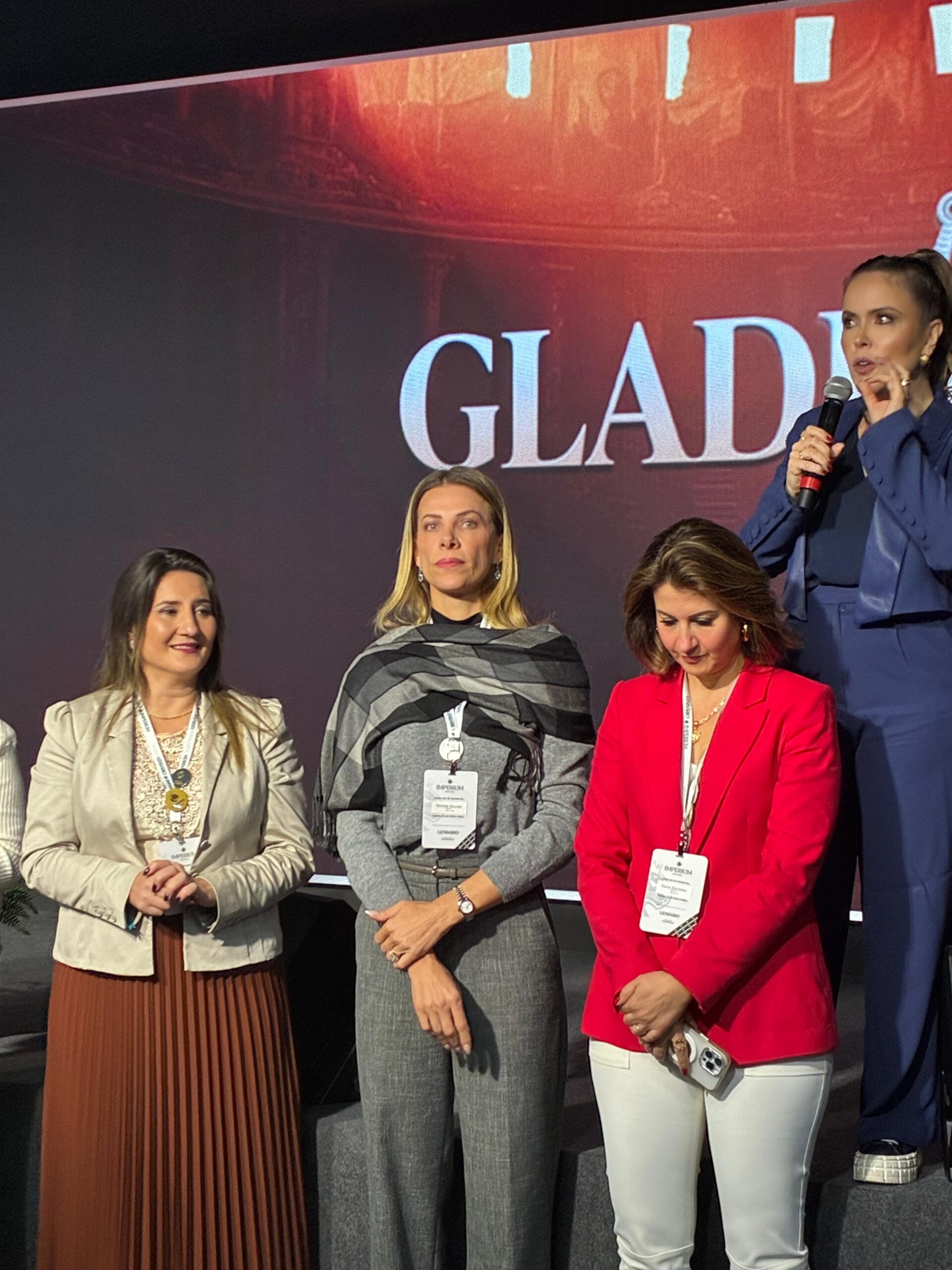 Dra. Luciane Sippert é homenageada no evento da Mentoria Império em Alphaville