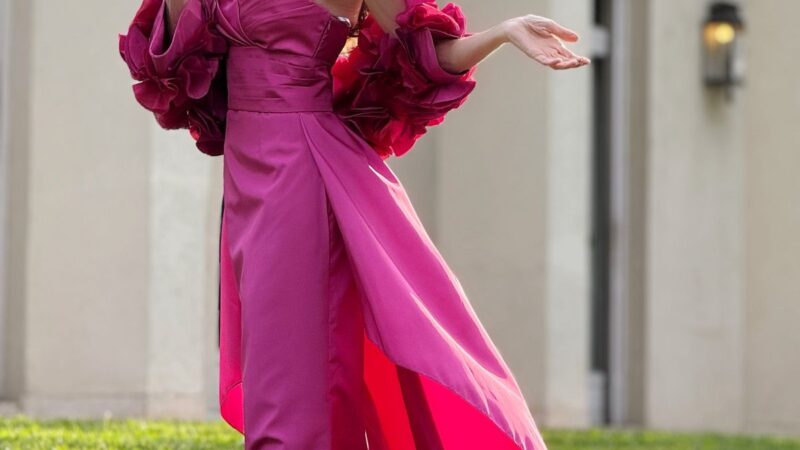 Claudia Métne celebra aniversário com elegância e estilo