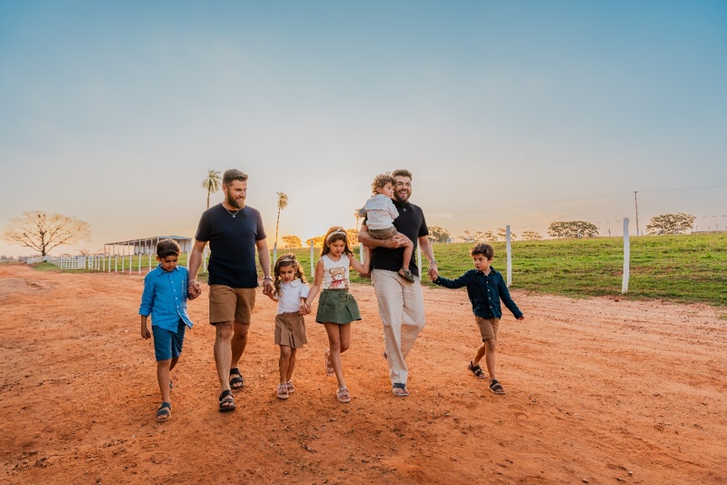 Cartago lança campanha de Dia dos Pais com dupla sertaneja Zé Neto & Cristiano