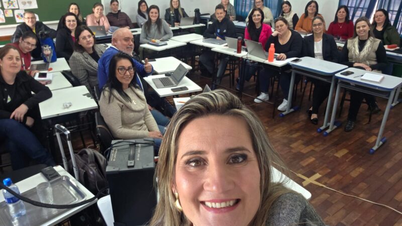 Dra. Luciane Sippert promove curso inovador e ensina como docentes podem ganhar mais de 10 horas semanais usando a IA