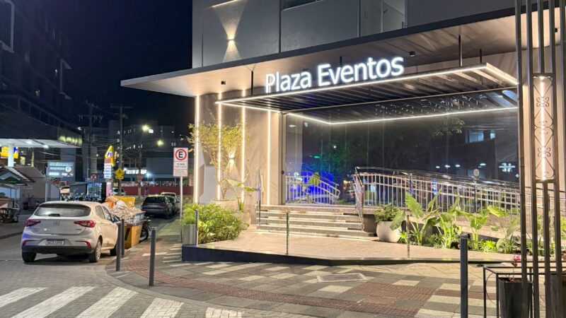 Oktoberfest em Blumenau impulsiona investimento no Salão Cristal que ganha uma entrada pela Rua Curt Hering